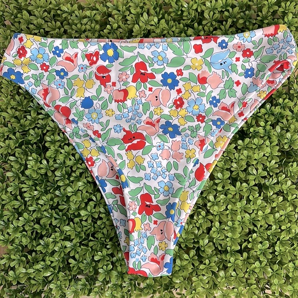 Other - 🔥 2/$20 White Floral Bikini Bottoms | Size Large